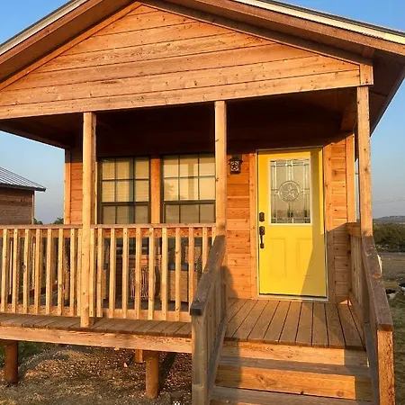 Yellow Rose Cabin Hotel